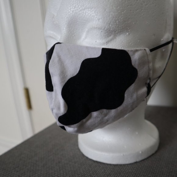 REVERSIBLE COW PRINT FACE MASK - Picture 3 of 4